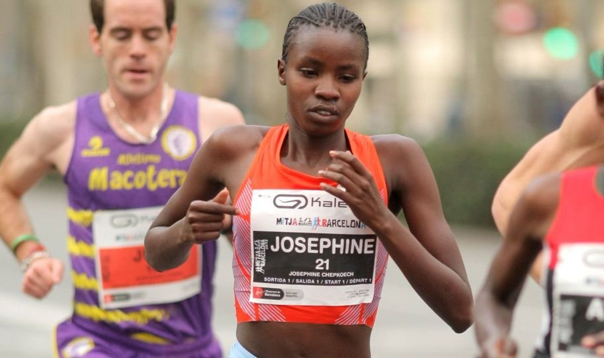 Keenia maratoonar Josephine Chepkoech (esiplaanil).