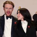 ФОТО и ВИДЕО | Знаменитости массово надели красные значки на церемонию вручения премии „Оскар“. Что они значат?