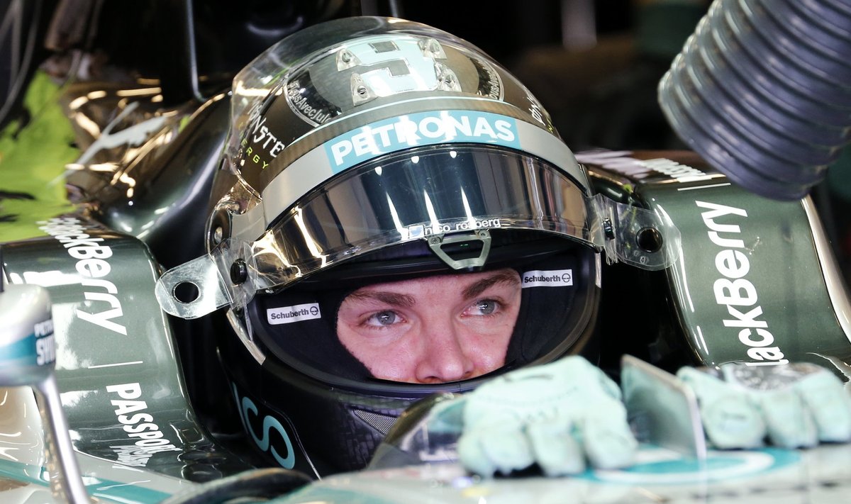 Nico Rosberg jäi vägikaikaveos meeskonnakaaslase Lewis Hamiltoniga alla.