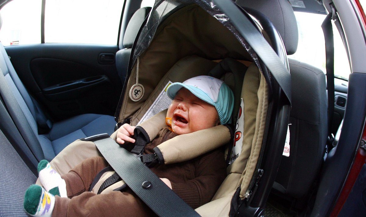 Kui sõidukis ei ole lapsele sobivas suuruses turvavööd, tuleb panna sõidukisse turvatoolid.