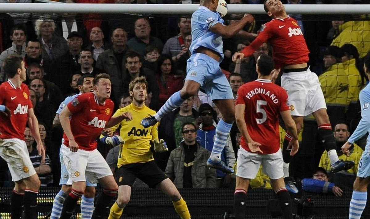 Vincent Kompany  lööb 1-0 Manchester Cityle