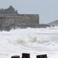 На Западную Европу обрушился ураган „Киаран“, есть погибшие