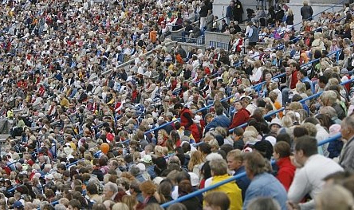 Kultuuriministeeriumi soovi kohaselt tantsupidu enam eestlastele harhumuspäraseks kujunenud Kalevi staadionil ei korradata, selle asemel tulevad rock-kontsertid.