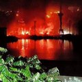 В Севастополе из-за ракетной атаки начался пожар на судоремонтном заводе. Повреждены два корабля, пострадали более 20 человек