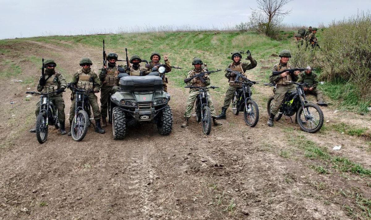 Vene armee mootorratturid enne rünnakule minemist