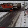 VIDEO: Rängas õnnetuses Kasahstani raudteeülesõidul hukkus veokijuht