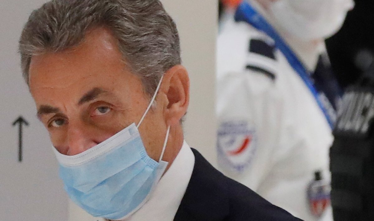 Eile kohtusse ilmunud Sarkozy nimetab end süütuks ja on süüdistanud prokuröre kättemaksukampaanias.