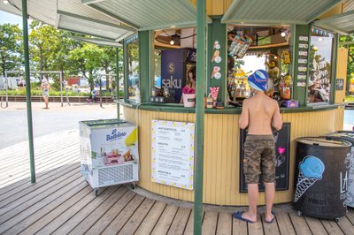 Väikse Sidruni jäätisekohvikus müüakse nii valmisjäätist kui ka käsitööjäätist.