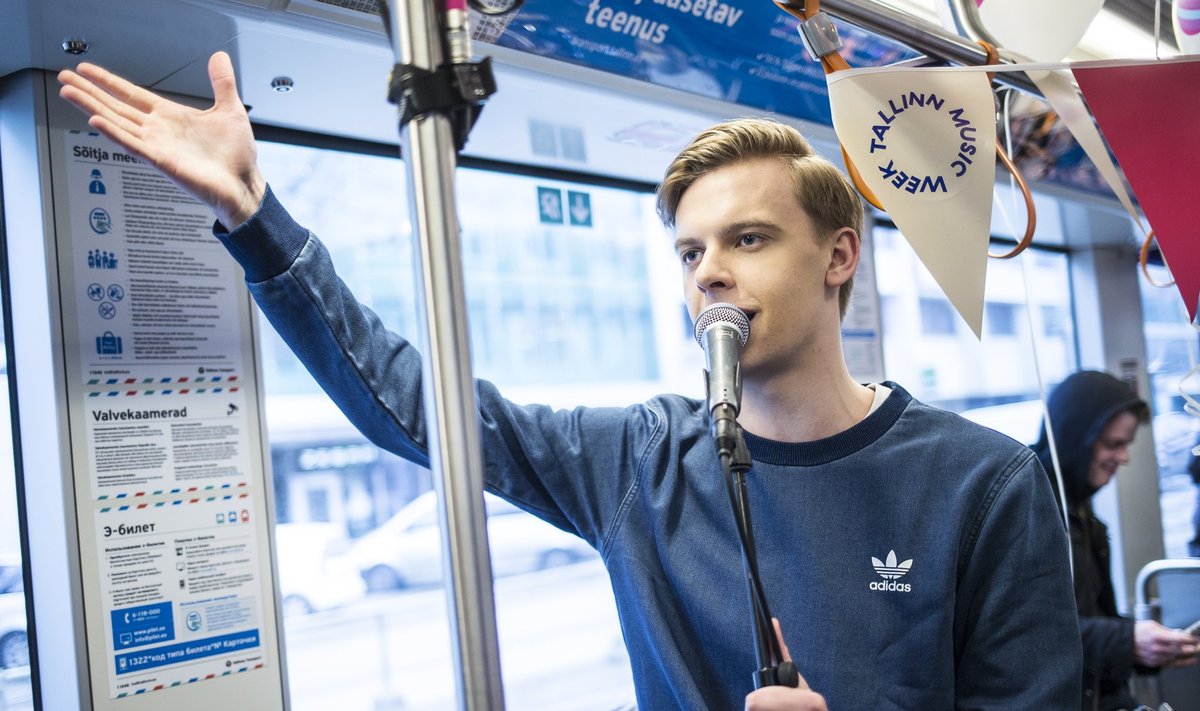 Jüri Pootsmanni esinemine trammis / Tallinn Music Week
