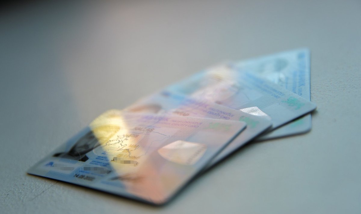 Eesti ametiasutused kinnitavad, et ID-kaardi nõrkusest teavitasid neid Tšehhi teadlased otse, mitte kiibitootja ega PPA lepinguline partner.