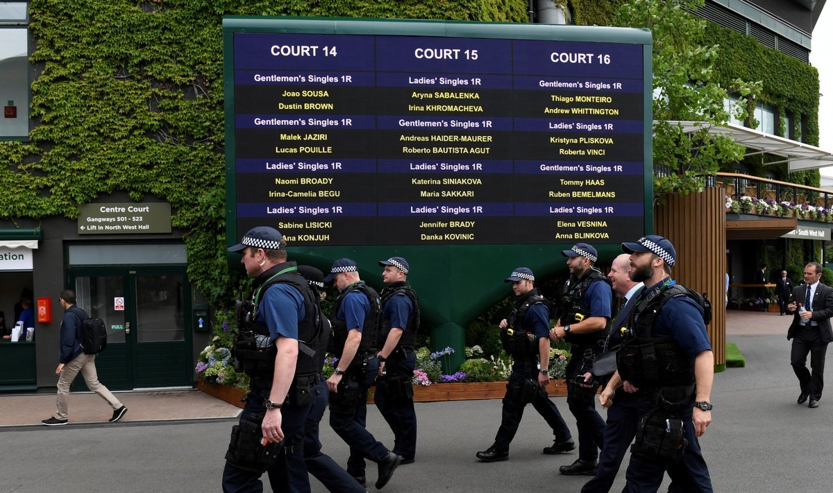 Relvastatud politseinikud Wimbledoni tennisekompleksis