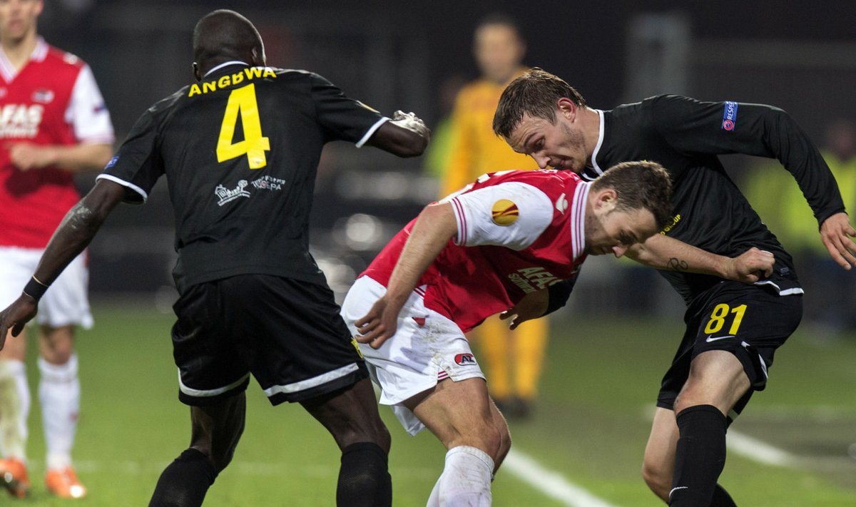 Anži jalgpallurid (mustas) mängus AZ Alkmaariga