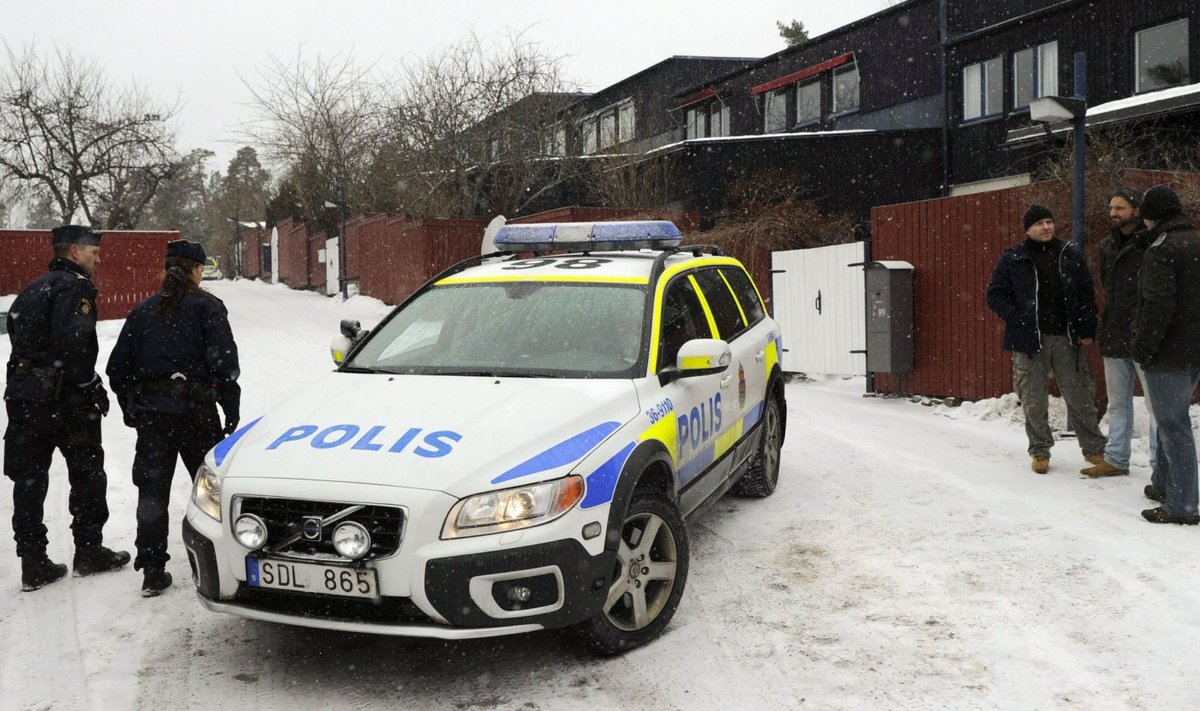 Illustreerival eesmärgil: politseinikud Stockholmi äärelinna Nackas (Foto: AFP)