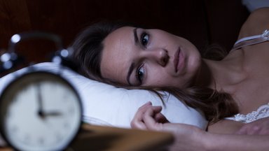 Vähkred öösiti unetuna voodis? Põhjus võib peituda menüüs - kolm pealtnäha süütut toitu, mis sind ärkvel hoiavad