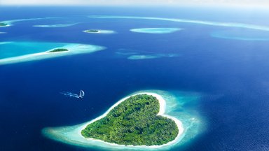 Мальдивам не хватает суши. Власти нашли решение — и строят новые острова из песка и коралловых обломков. Но есть проблема