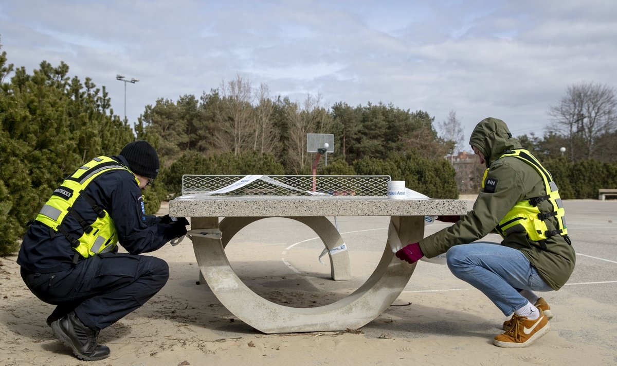 Mupo ja noorsportlased Stroomi rannas mängu-ja spordiväljakuid kontrollimas