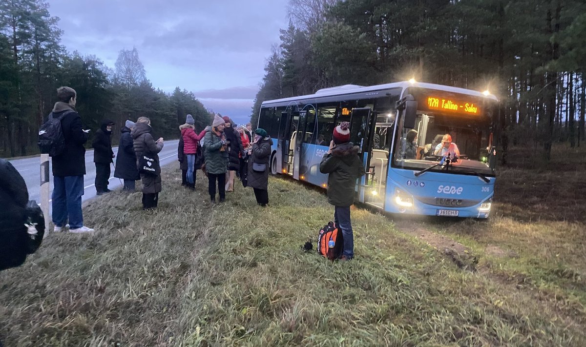 Bussisõitjad pääsesid õnneks pelgalt ehmatusega.