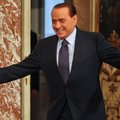 Берлускони избежал наказания за взяточничество
