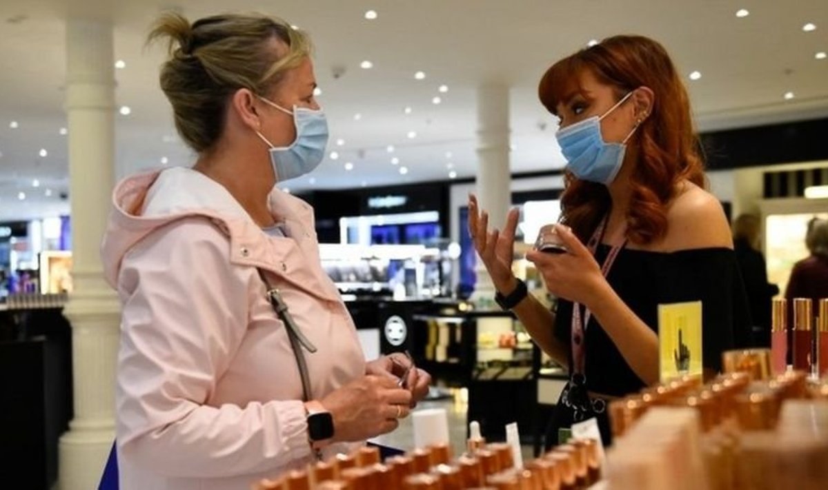 По мере ослабления карантинных ограничений во многих странах вновь открываются магазины и косметические салоны
