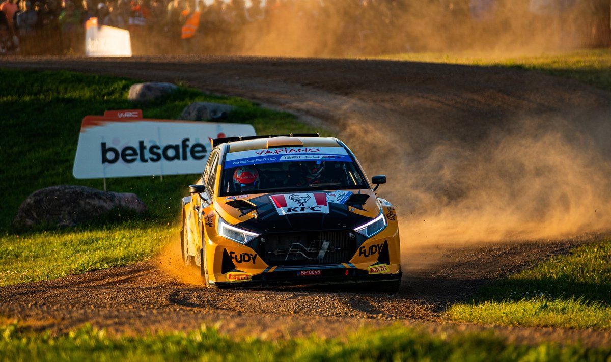 Georg Linnamäe 2023. aasta Rally Estonia avakatsel.