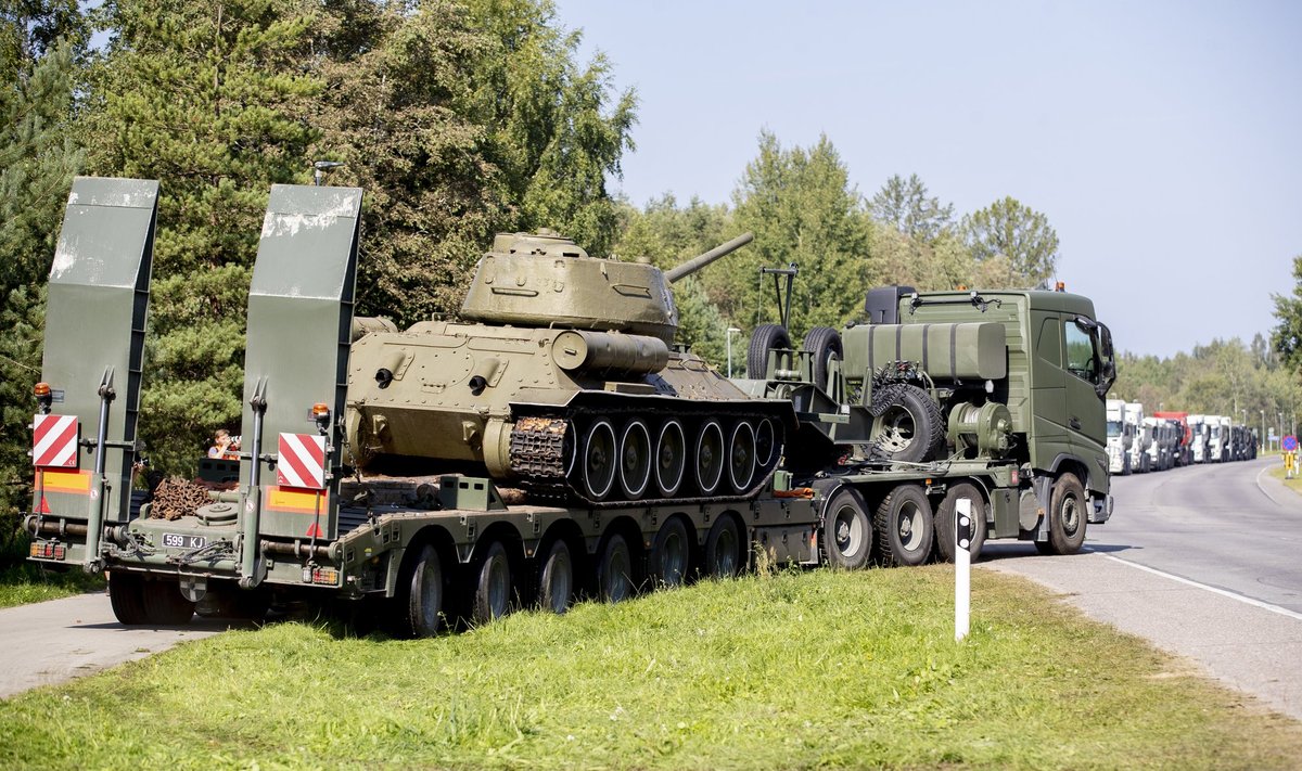 Narva tank veeti augustis meedia suure tähelepanu all Viimsisse Eesti Sõjamuuseumisse. 

