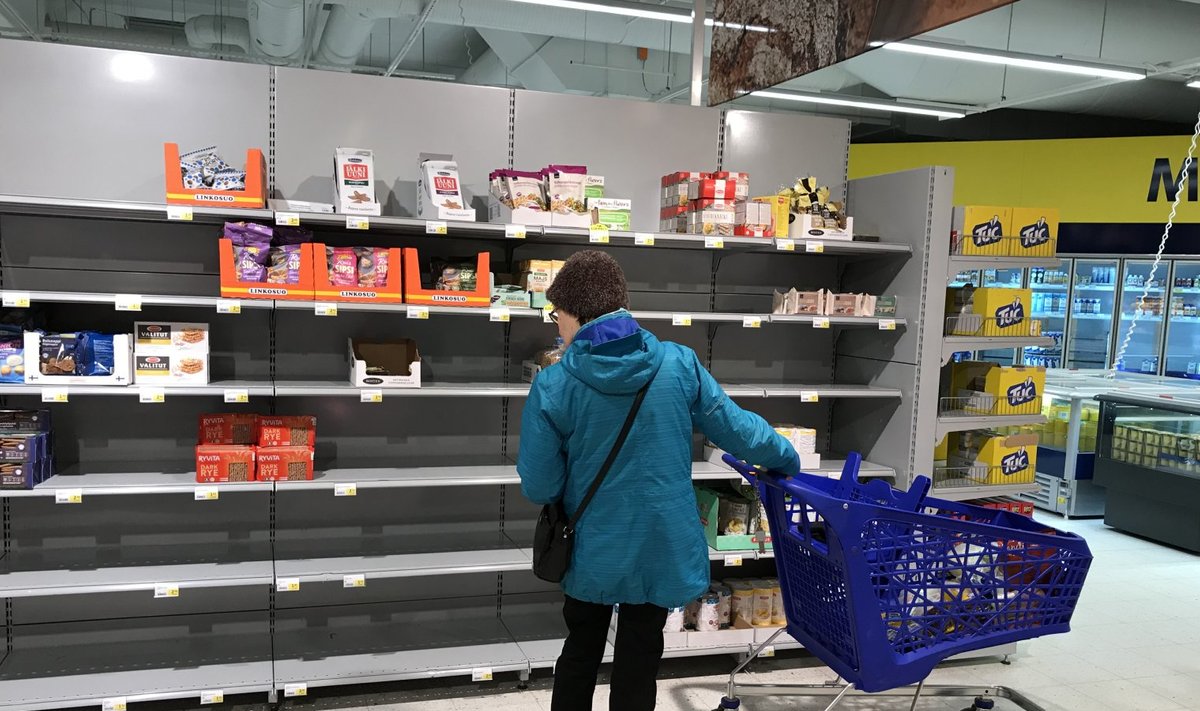 Helsingi kauplustes olid täna osa lette toidukaubast tühjad.  