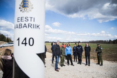President Kersti Kaljulaid külastas Eesti idapiiri, kus on valmimas 1,7 km pikkune katselõik, mille eeskujul ehitatakse välja ülejäänud Eesti-Vene maismaapiir.