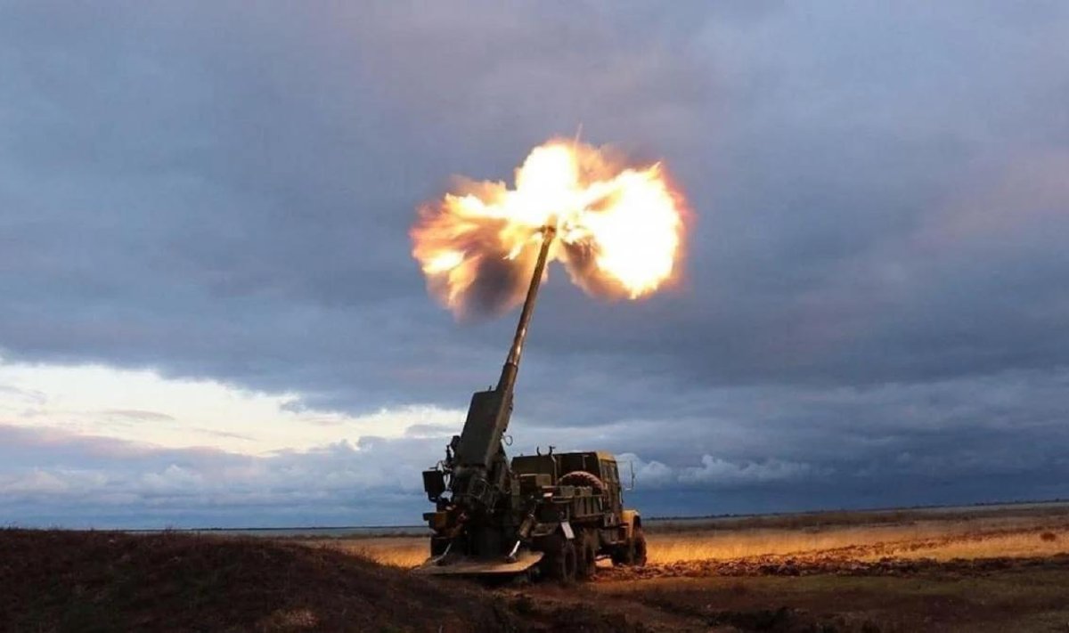 Ukraina armee iseliikuv haubits Caesar tulista venelaste positsioone.