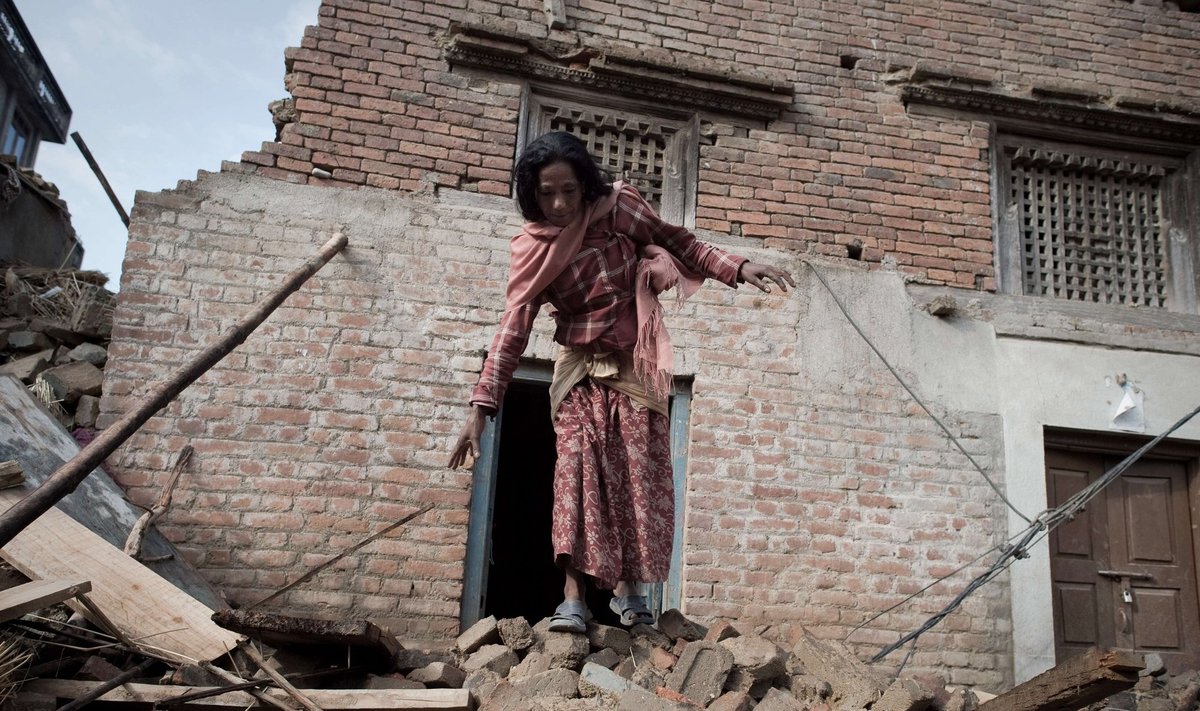Nepali maavärinas hukkunute arv ületas eile 5000 piiri. Elu hakkab seal siiski tasapisi vanadesse rööbastesse tagasi liikuma.
