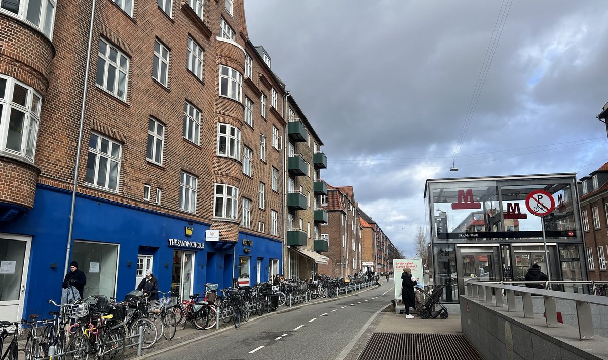 1960. aastatel Kopenhaagenisse ehitatud punastest tellistest maju võib võrrelda hruštšovkadega. Neid täis rajoonides elab vaesem rahvas, eeskätt migrandid.