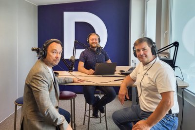 Coop Panga liisingu äriliinijuht Martin Ilves, saatejuht Simo Sepp ja Coop Panga kindlustuse äriliinijuht Raivo Piibor.