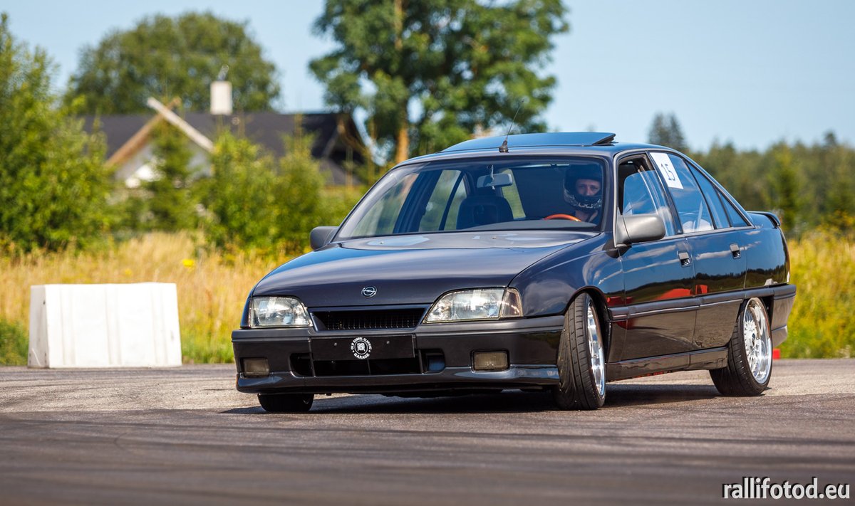 Opel Omega 3000