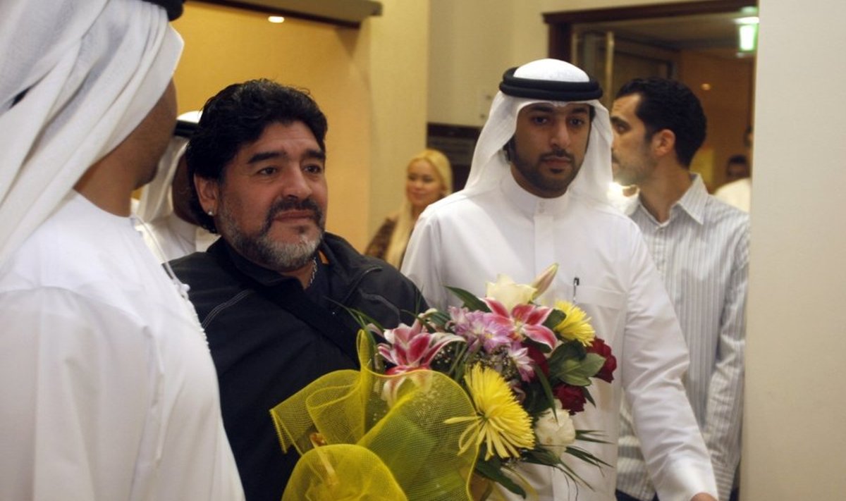 Diego Maradona alustab tööd Araabia Ühendemiraatides, jalgpall