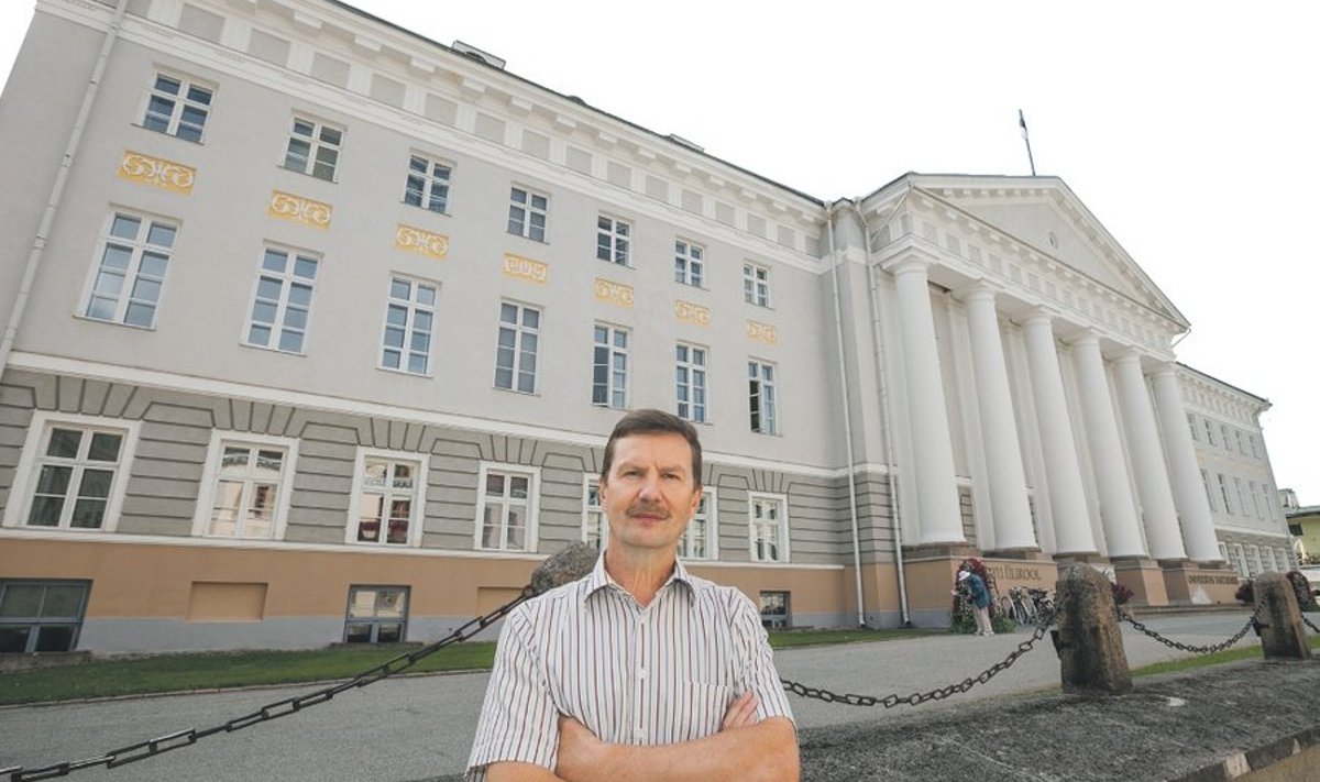 Riigiülikooli uus rektor professor Volli Kalm saab ametiketi kaela alles 31. augustil.