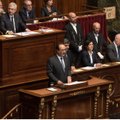 Hollande taotleb eriolukorra pikendamist kolme kuuni ja põhiseaduseparandusi