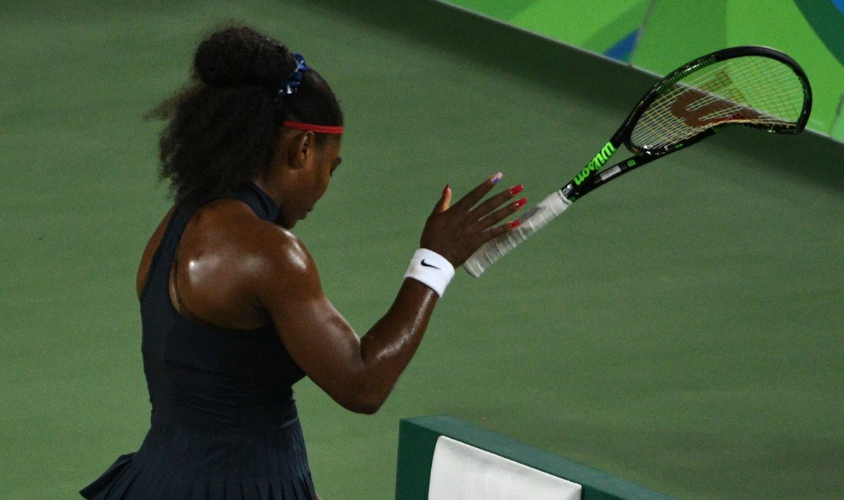Serena Williams lõhkus reketi