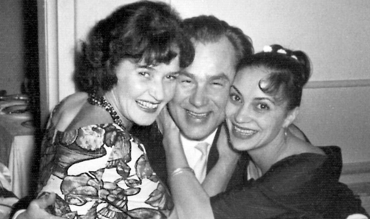 Asta (vasakul), Georg ja Elonna Spriit sünnipäevapeol, 1960ndate algus.