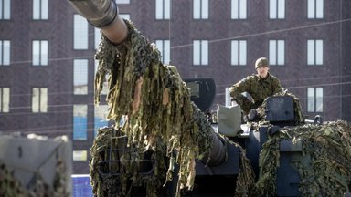 ФОТО | В Таллинне на площади Вабадузе показали военную технику Сил обороны