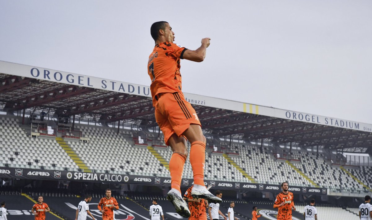 Cristiano Ronaldo väravat tähistamas.