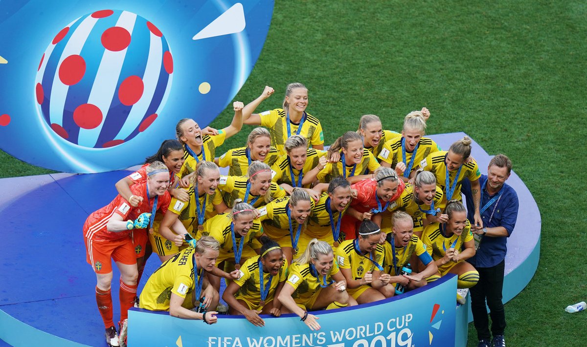 Rootsi naiskond pronksimängu järel.