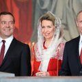 Õnnestunud duubeldamine: Putini ja Medvedevi tulud kahekordistusid