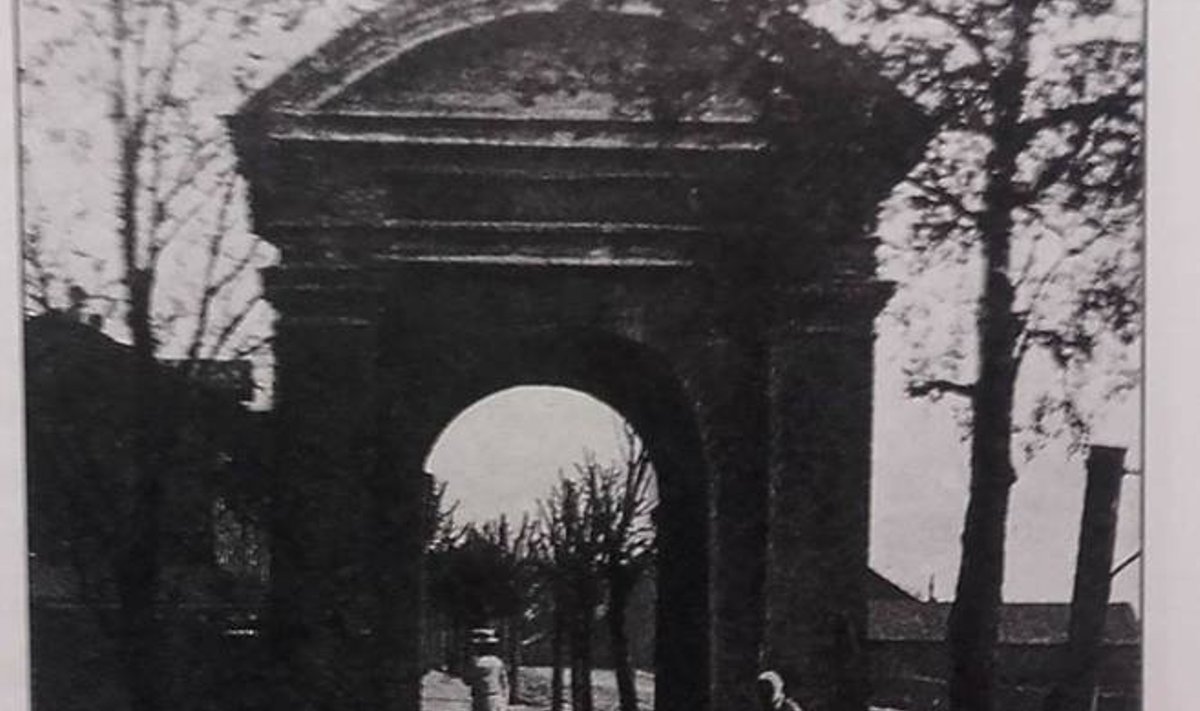 Värav tänase Kopli ja Volta tänava nurgal 20. sajandi alguses.