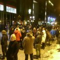 ФОТО DELFI: Тартусцы собрались в центре города в знак поддержки Яануса