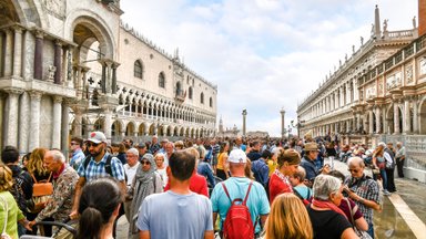 Veneetsia külastajaid ootab kopsakas trahv, kui nad ei täida linna käsku 