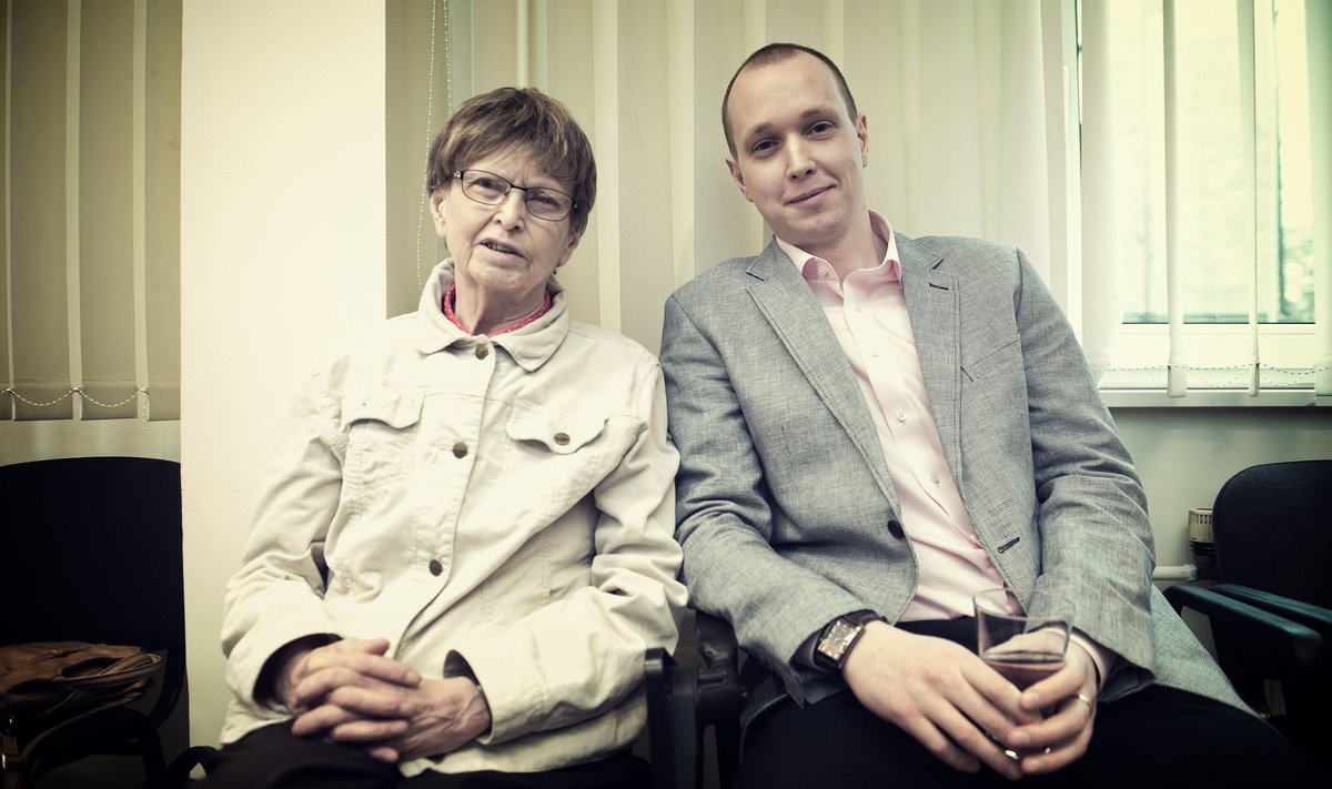 "Kingitud Elu ei ravi ainult vähihaigeid, vaid omal moel kogu Eesti ühiskonda.  Usun, et ema on selle üle väga õnnelik ja tänulik. Kõigile neile, kes aitasid teda ja on aidanud vähihaigeid pärast teda." Hille ja Toivo Tänavsuu Vähiravifondi üritusel.