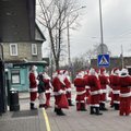 ФОТО | Праздник к нам приходит: десятки Дедов Морозов заполонили улицы Вильнюса