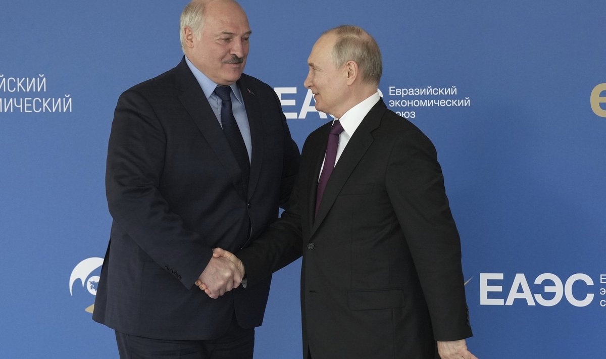 Pärast Lukašenka ja Putini 24. mai kohtumist kadus Valgevene president mõneks ajaks avalikkuse eest ja taas hakati rääkima tema tervisehädadest.