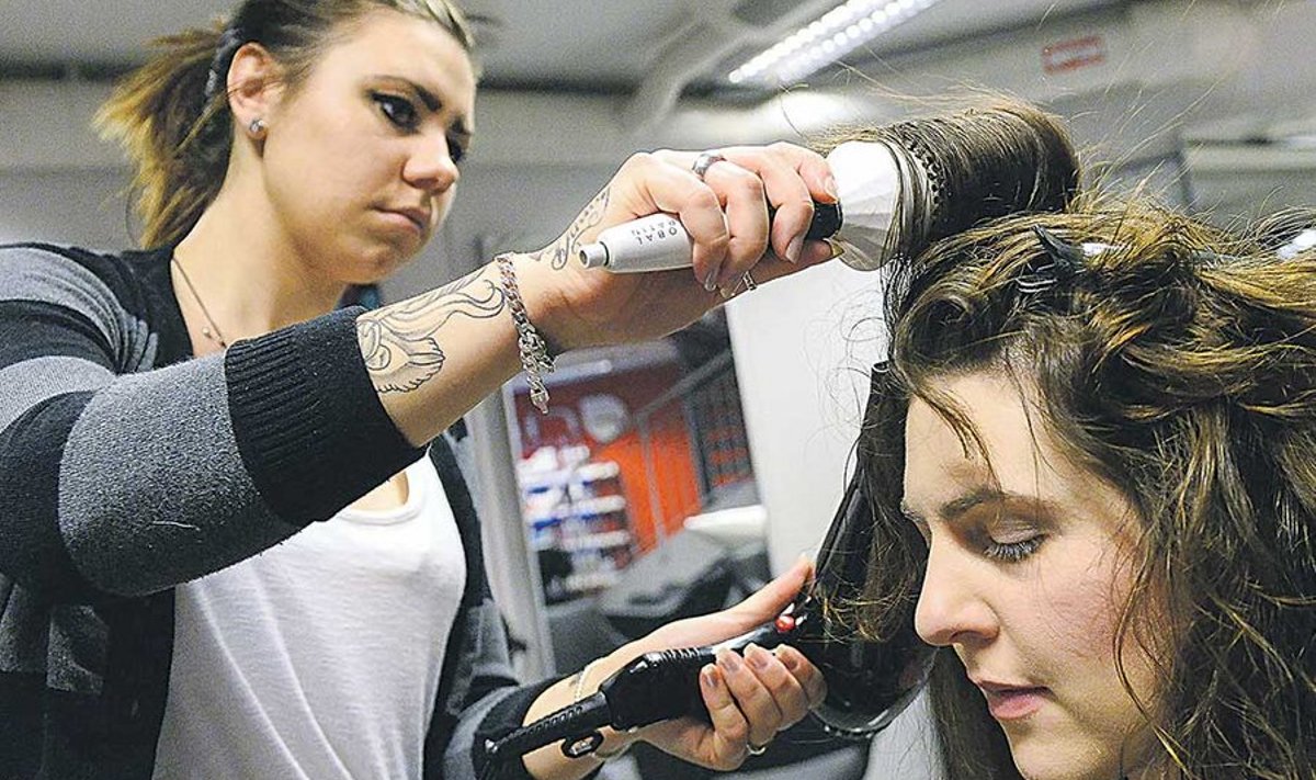 Rootsis on palju koole, kust saab juuksuridiplomi, sest eriala osutus populaarseks ja erakoolid taotlevad kasumit.