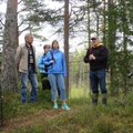 FOTOD: Kersti Kaljulaid käis koos Marko Pomerantsiga metsas matkamas