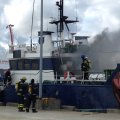 DELFI FOTOD: Miiduranna sadamas põles kalalaev